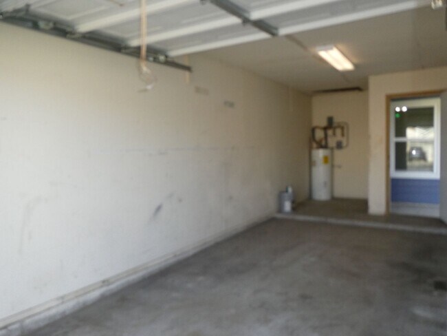 Building Photo - 8705 Pineridge Dr