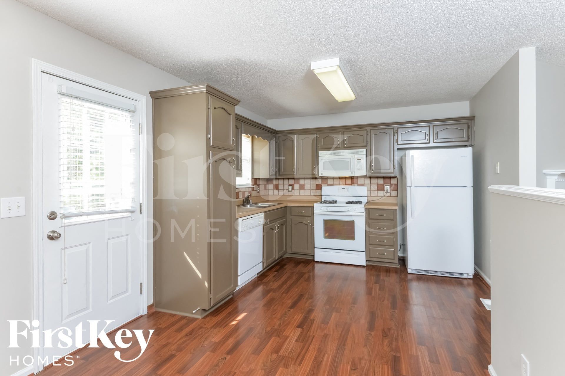Building Photo - 1755 Annendale Dr