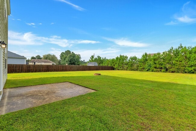 Building Photo - House for Rent in Holly Ridge with large y...