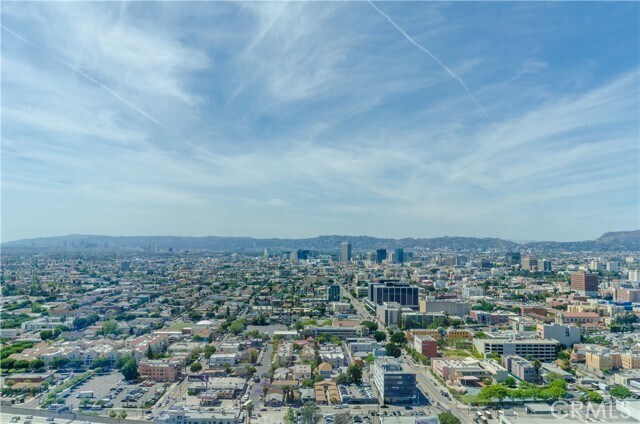 Building Photo - 900 W Olympic Blvd