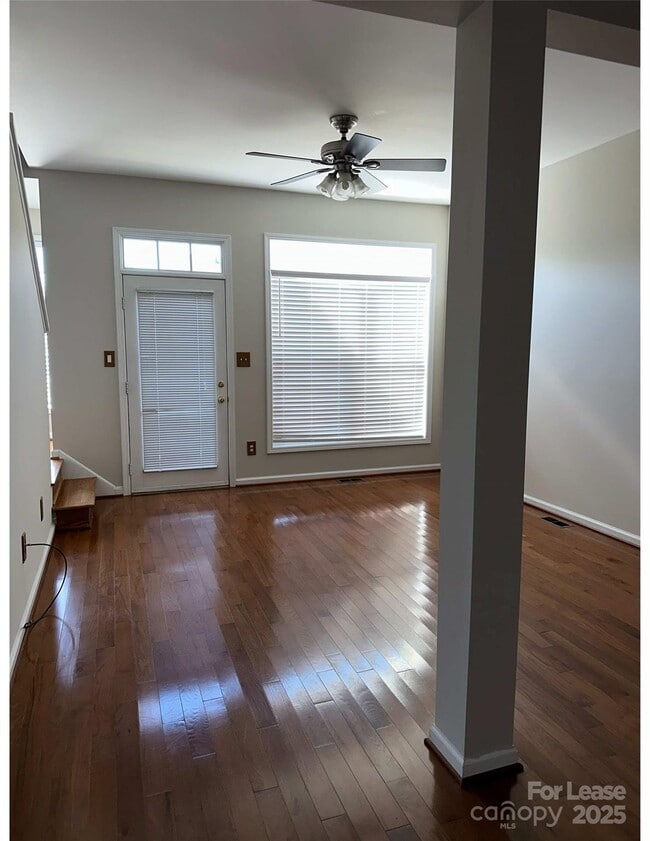 Building Photo - 121 Woodsong Ln