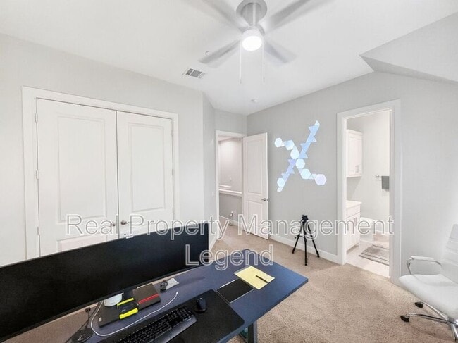 Building Photo - 15850 Quorum Dr