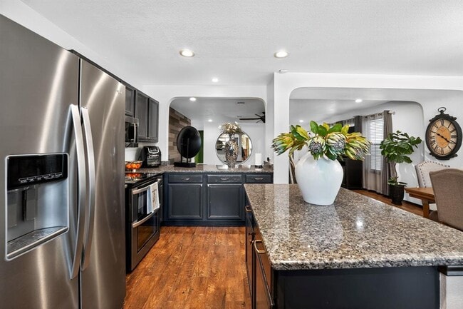 Building Photo - 316 Cliffwood Dr