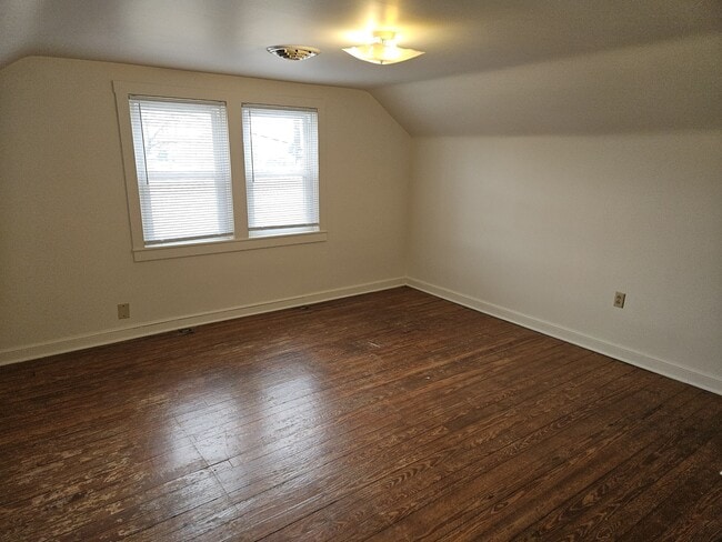 Building Photo - 513 E Baltimore St