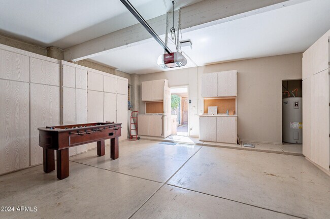 Building Photo - 4446 E Camelback Rd