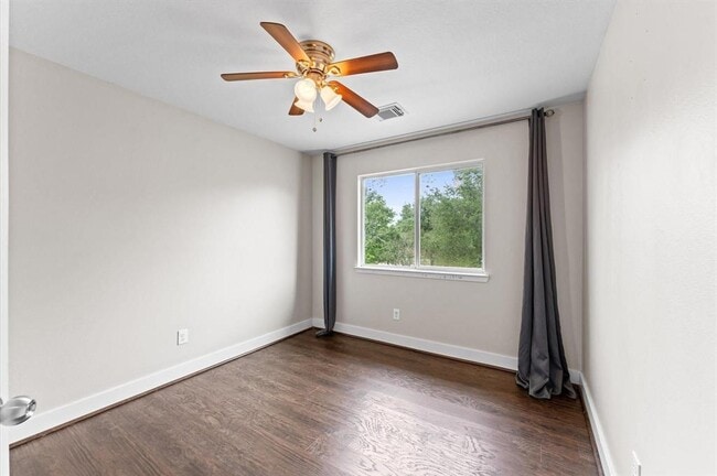 Building Photo - 7419 Ravenswood