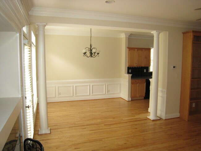 Building Photo - 101b Meadowbrook Rd