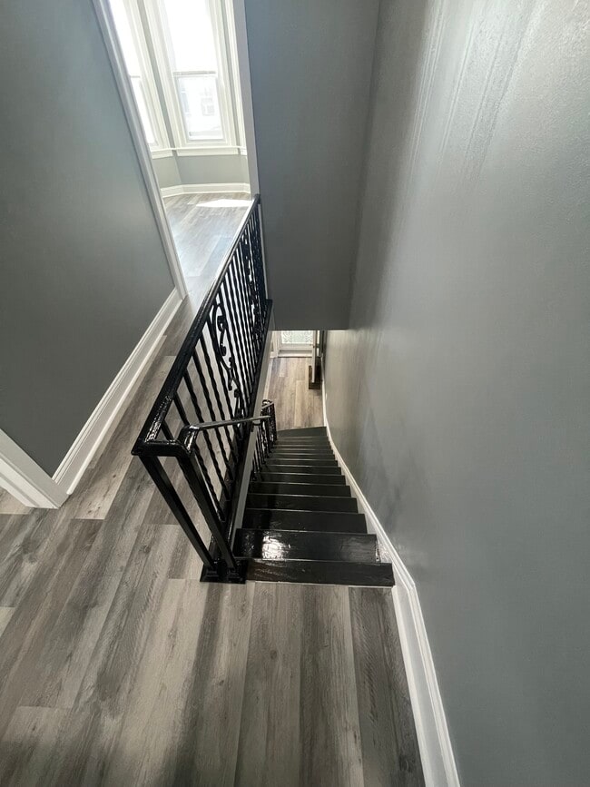 Building Photo - 1611 S Yewdall St