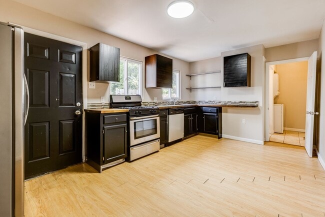 Building Photo - 2318 Leticoe St