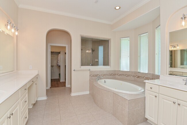 Building Photo - 7218 Spring Run Ln