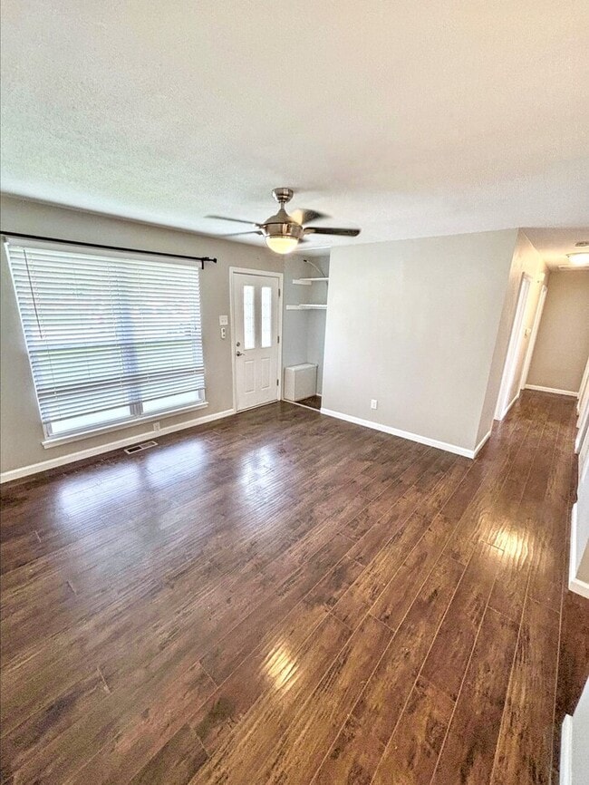 Building Photo - 2821 Sugar Tree Ln