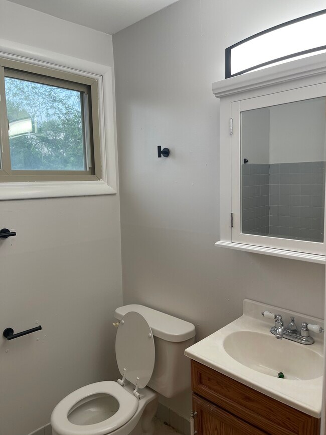 Building Photo - 6 Juniper Ln