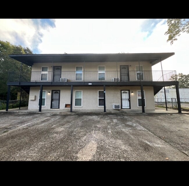 Building Photo - 636 N 39th St