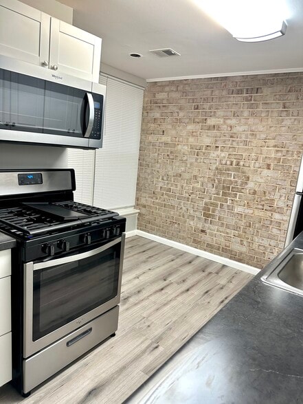 Building Photo - 3358 Huntley Square Dr