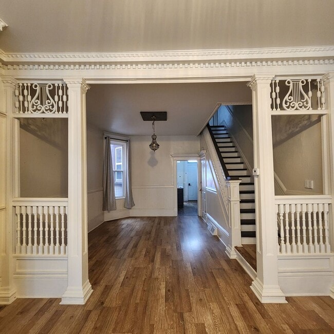 Building Photo - 720-722 W Granite