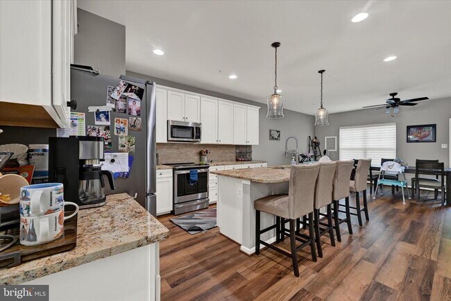 Building Photo - 7650 Lyndon Ct