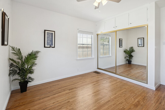 Building Photo - 526 Avenue A