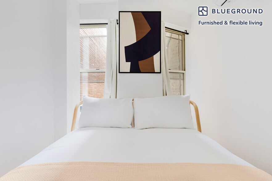 Building Photo - 246 E 53rd St