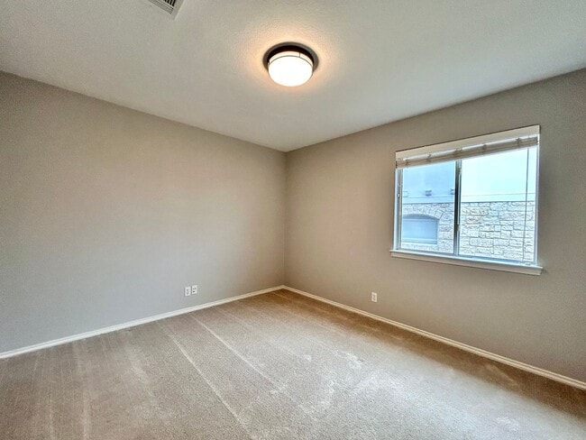 Building Photo - Move-In Ready 3/BR 2/BA Home Featuring Fireplace, Garage & Private Yard