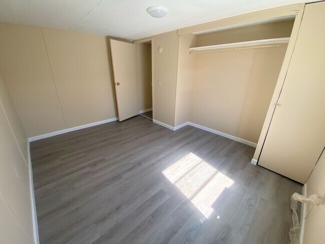 Building Photo - Affordable 1-Bed Mobile Home in Sulphur, L...