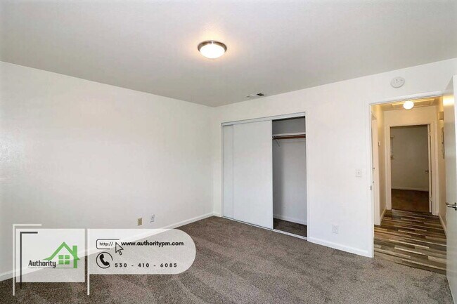 Building Photo - 4445 Dogwood Ln
