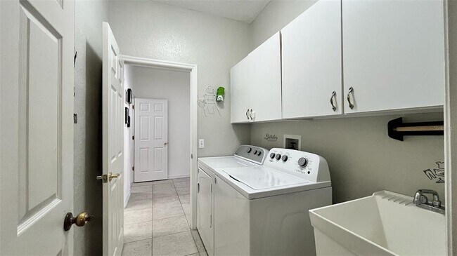 Building Photo - 3901 Ballinore Pl