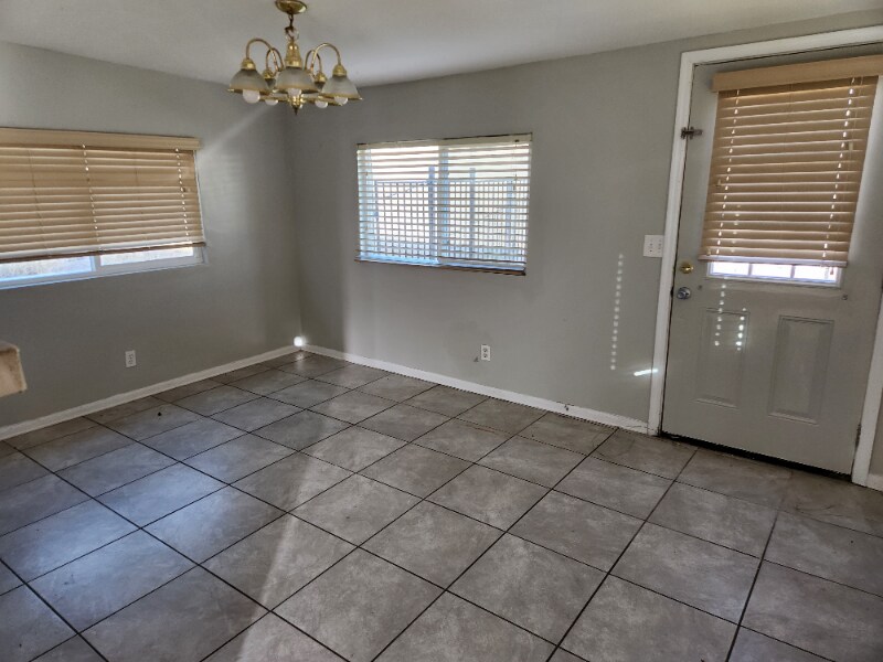 Building Photo - 2601 S Portia Ave