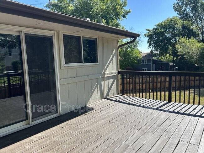 Building Photo - 10860 Stuart Cir