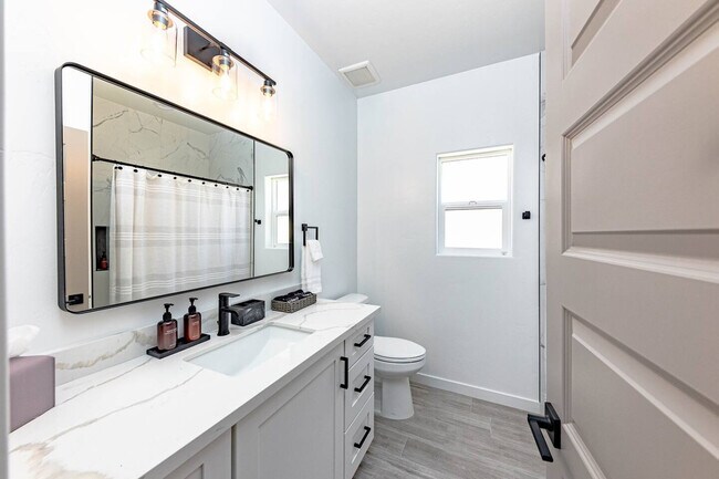 Building Photo - 3611 Breakwater Dr