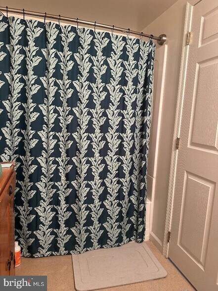 Building Photo - 633 Hampton Ave