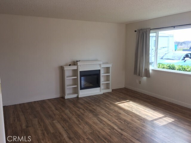 Building Photo - 18745 Magnolia Ct