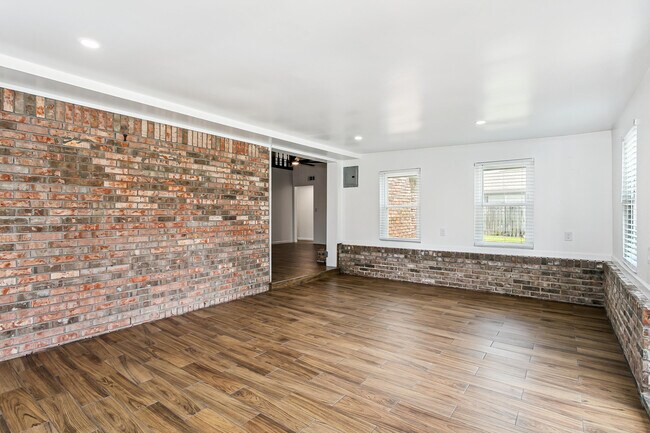 Building Photo - 470 Brian Cir