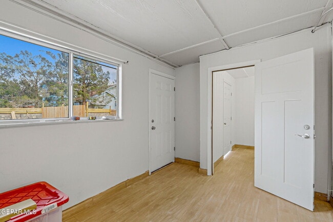 Building Photo - 2624 Lake Victoria Dr