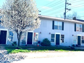 Building Photo - One bed APT, south of downtown, available ...