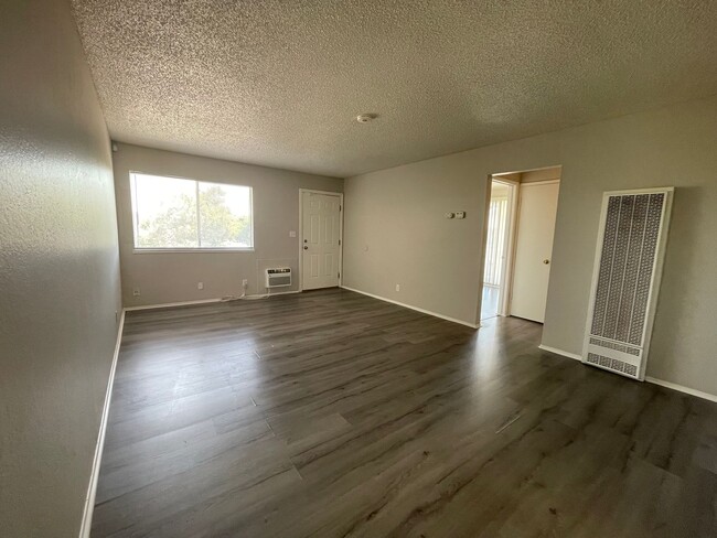 Building Photo - Wonderful Upstairs Unit, Close to the Delta!