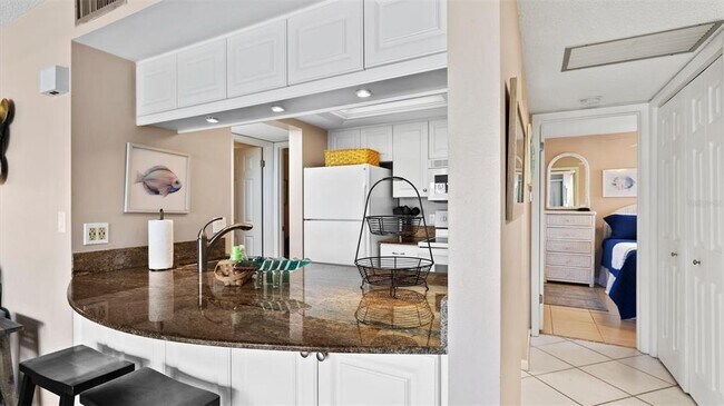 Building Photo - 1700 Cove II Pl