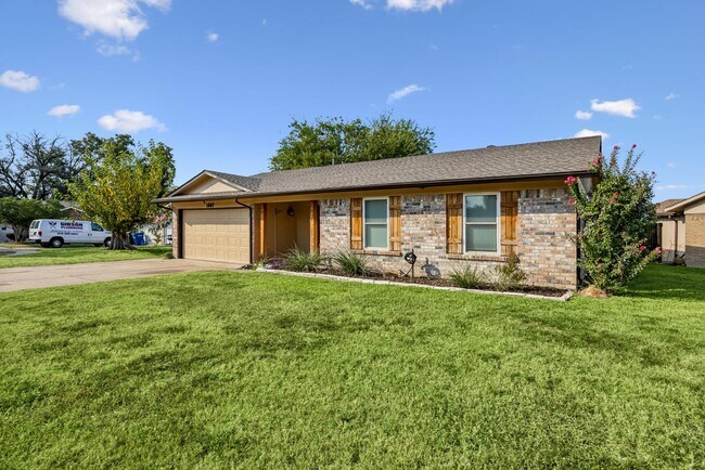 Building Photo - 1807 Highmeadow Cove