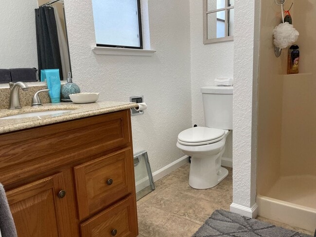 Building Photo - 3 bedroom, 2 bath remodeled home in Lake Wildwood, Penn Valley, CA 95946
