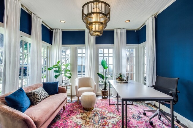 Building Photo - Beautiful home nestled in the heart of the coveted M - Street Neighborhood!