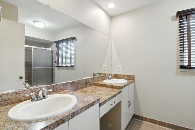 Building Photo - 5130 Provincial Dr