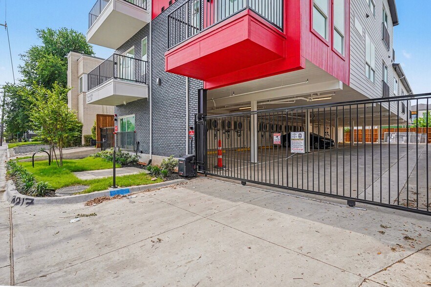 Building Photo - 2217 N Fitzhugh Ave