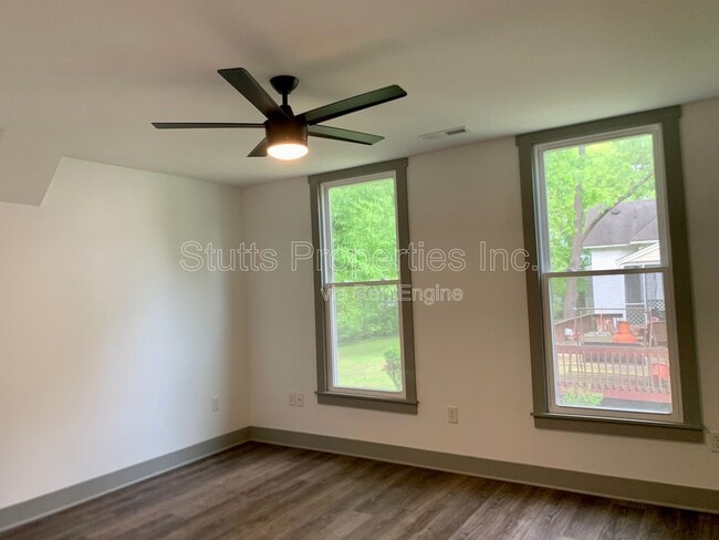 Building Photo - 617 Howell St