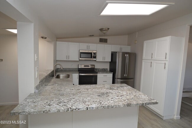 Building Photo - 7118 E Elbow Bay Dr