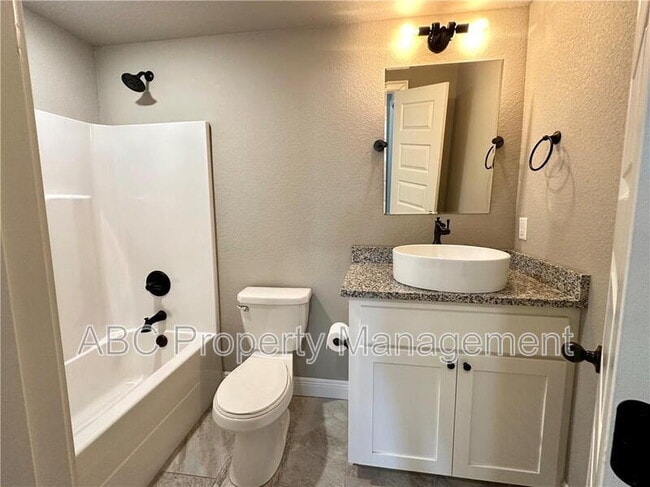 Building Photo - 3819 W Maclura Way