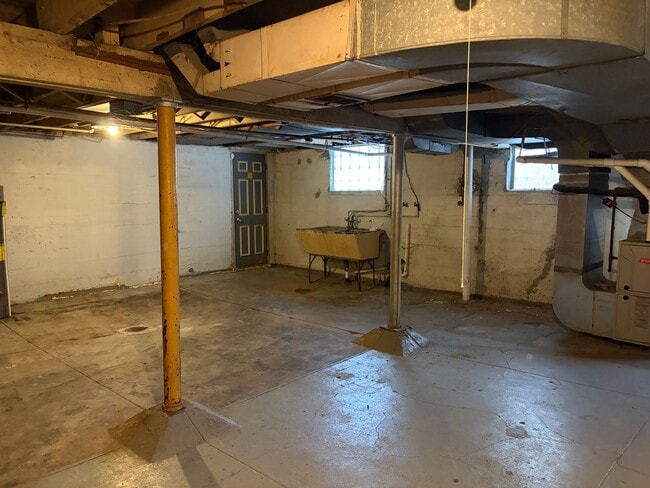 Building Photo - Hidden Gem on a Quiet No-Outlet Street – Move-In Ready 3BR with Garage & Deck Near I-75