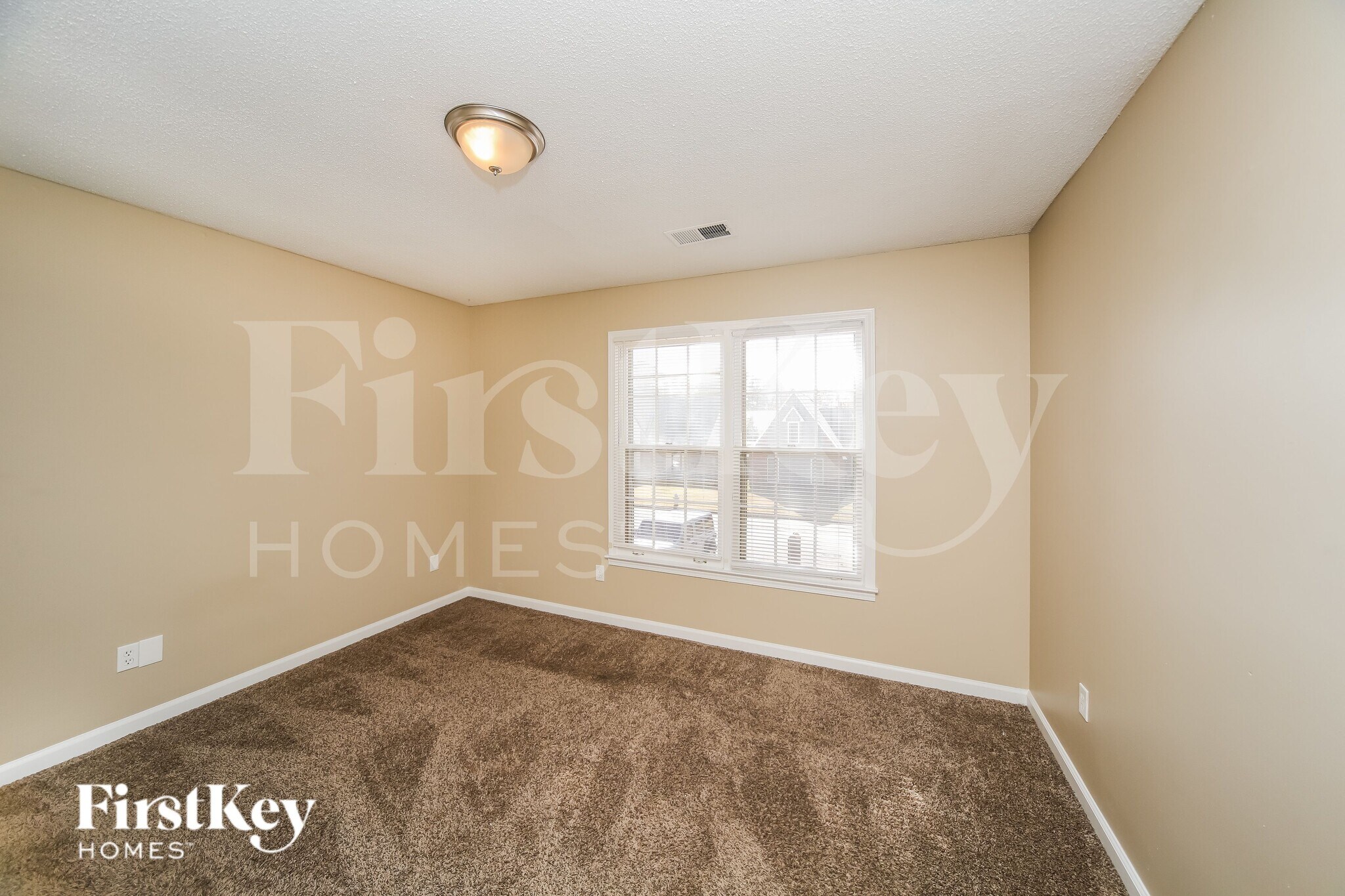 Building Photo - 8158 Creekside Cir S