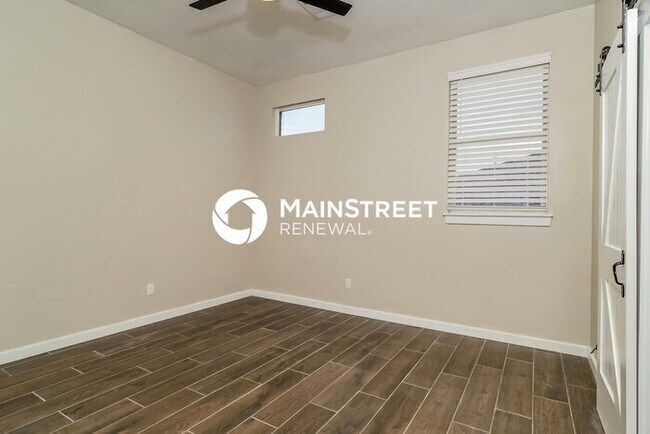 Building Photo - 3 Bedroom Pet-Friendly Home in Oklahoma City, OK with Main Street Renewal