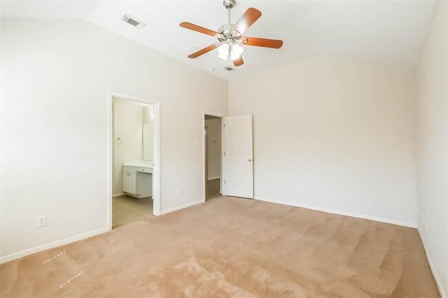 Building Photo - 15527 Fir Woods Ln