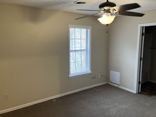 Building Photo - 1823 Holmes St