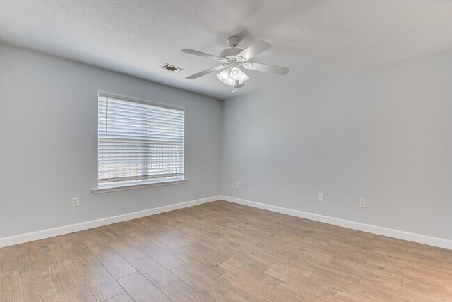 Building Photo - 1609 Bradley Way